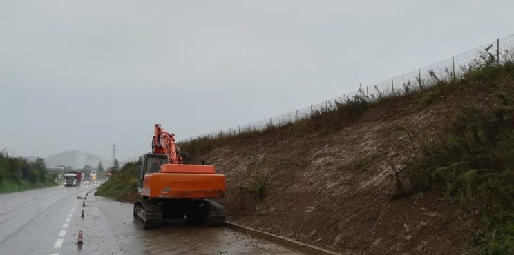 Statale 42, dopo un anno, Anas ripulisce la piazzola di sosta