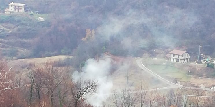 Entratico – Ogni domenica mattina, fumo di plastica bruciata nella valle