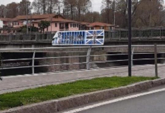 Sarnico – lo striscione di ‘pace’ tra atalantini e bresciani distrutto, l’autore minacciato e derubato