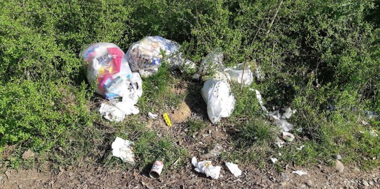 Gorlago – via Colleoni trasformata in discarica