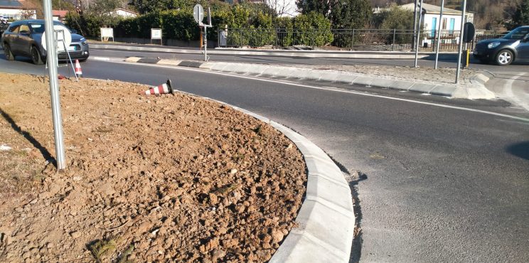 Rotonda di Borgo, la Provincia allarga da una parte e stringe dall’altra