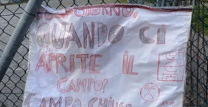 Villongo: La protesta dei bambini: “Riaprite il campetto di Seranica” e il sindaco risponde, ma aveva chiesto lui di chiuderlo